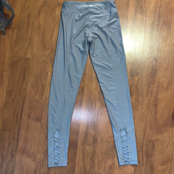 90 Degree Gray Leggings - Picture 3 of 5